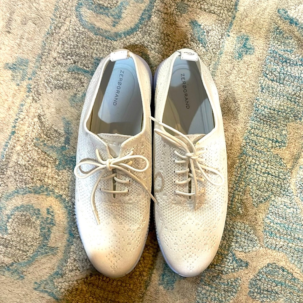 COLE HAAN LADIES GRAND ZEROS 9.5 B W24377 WHITE ON WHITE ATHLETIC SHOES EC